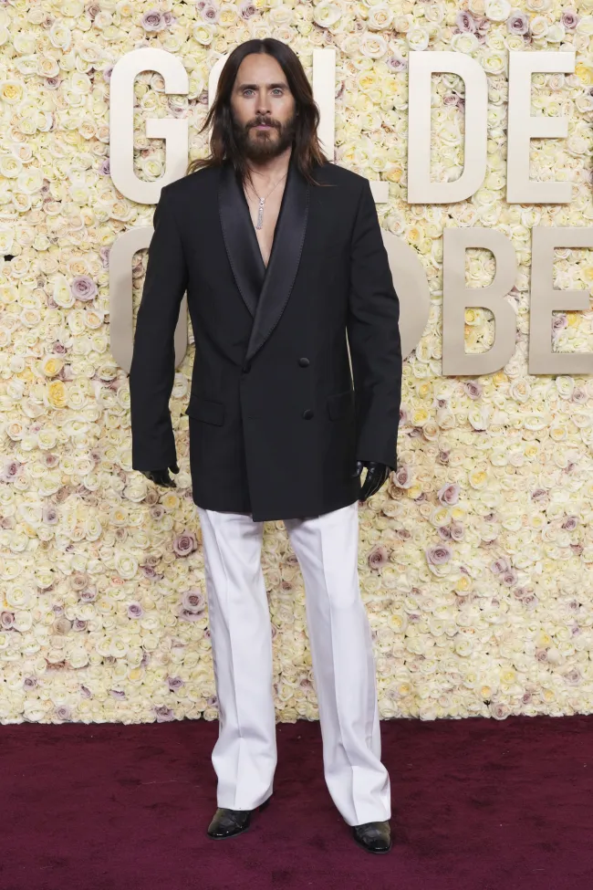 Jared Leto llega a la 81ª edición de los Globos de Oro el domingo 7 de enero de 2024 en el Beverly Hilton de Beverly Hills, California.