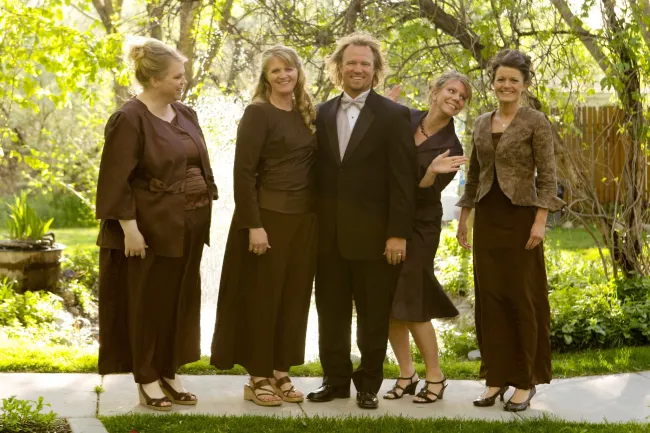 Kody Brown posa con sus esposas Janelle, Christine, Meri y Robyn