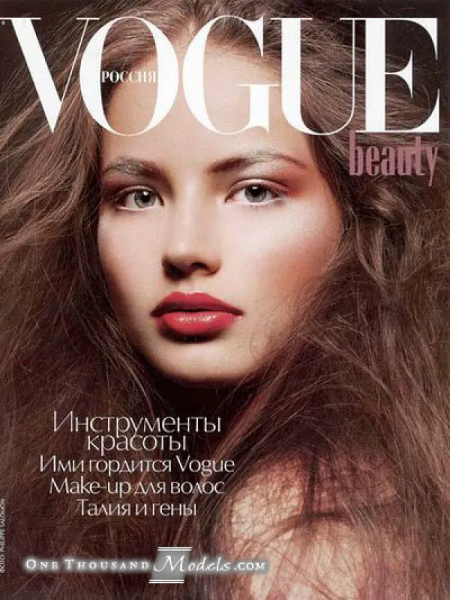 Ruslana Korshunova en la portada de una revista.