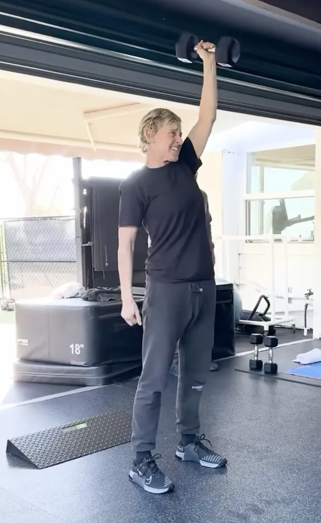 Ellen DeGeneres haciendo ejercicio