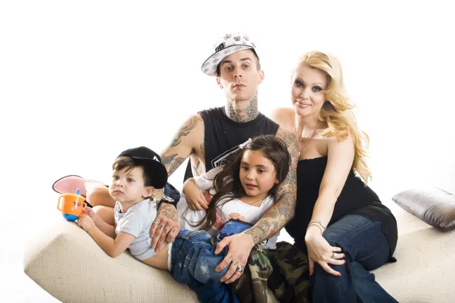Travis Barker y Shanna Moakler con niños