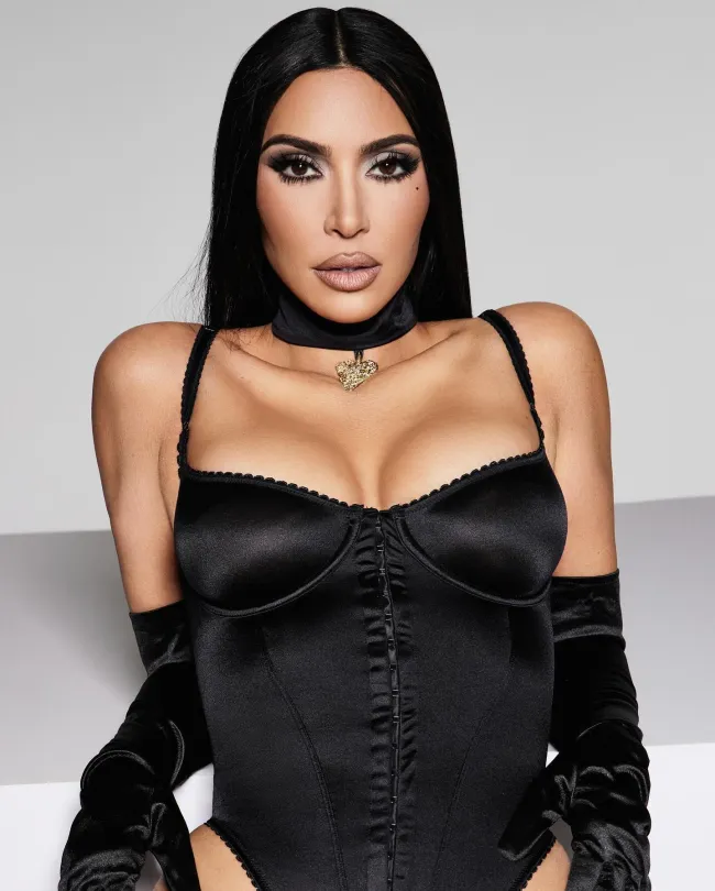 Kim Kardashian en una campaña de Skims