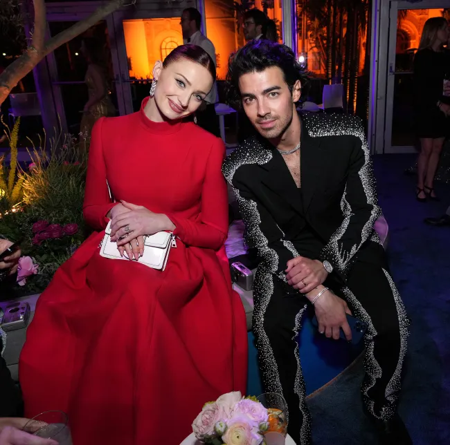 Joe Jonas y Sophie Turner en la fiesta de los Oscar de Vanity Fair 2022.