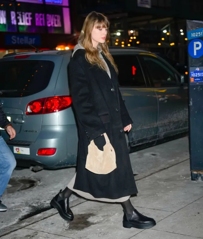 Taylor Swift caminando por Nueva York