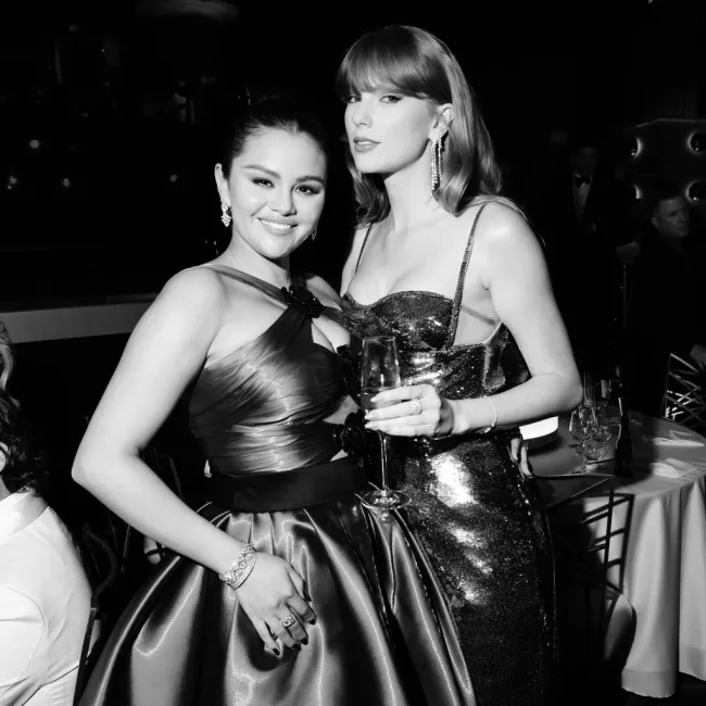 Selena Gómez, Taylor Swift en los Globos de Oro.