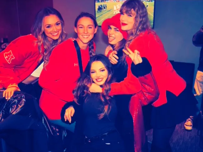 Taylor Swift y amigos en el partido de los Chiefs