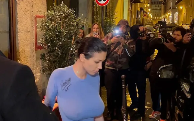 Bianca Censori en París