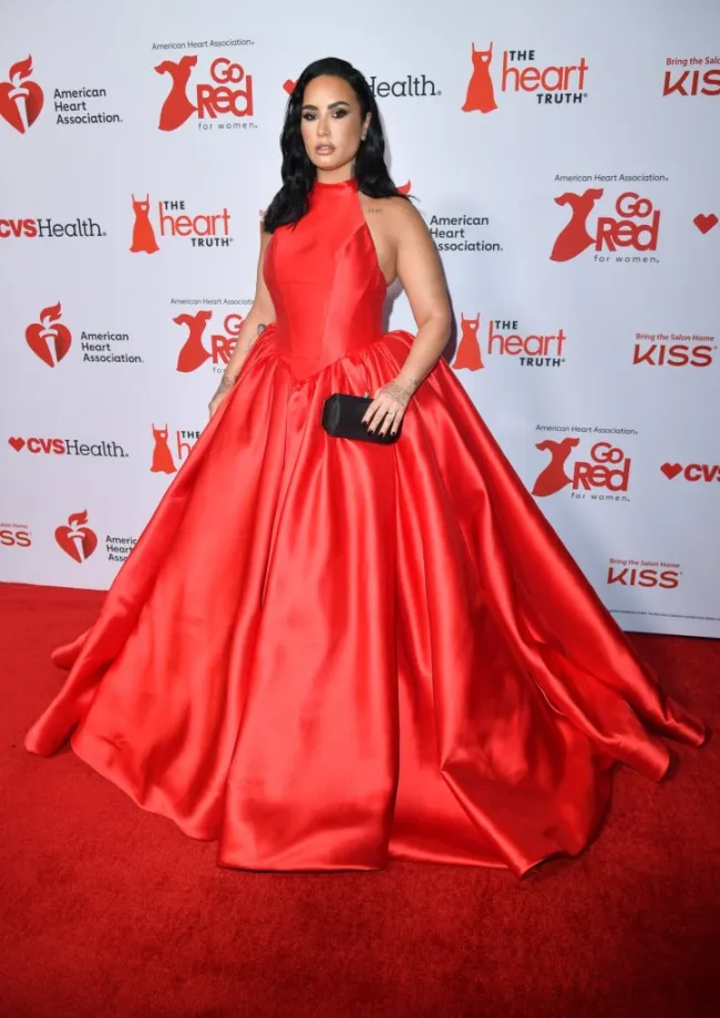 Demi Lovato asiste a la alfombra roja de la colección de vestidos rojos Go Red For Women 2024 en 2024