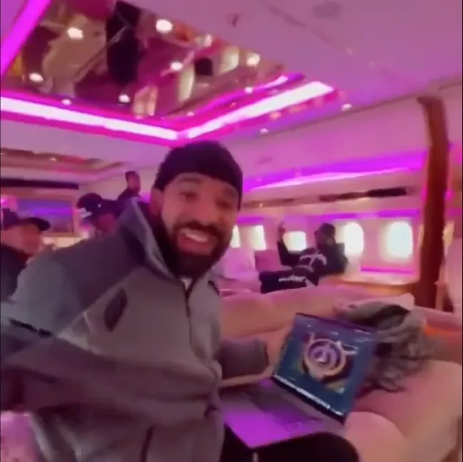 Drake en su jet privado.