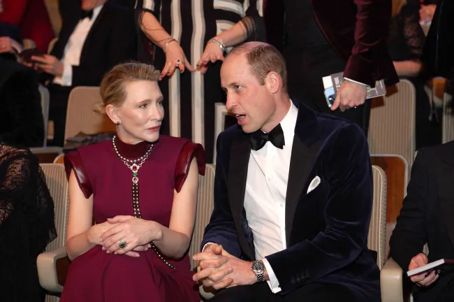 El príncipe William y Cate Blanchett en la ceremonia de los BAFTA.
