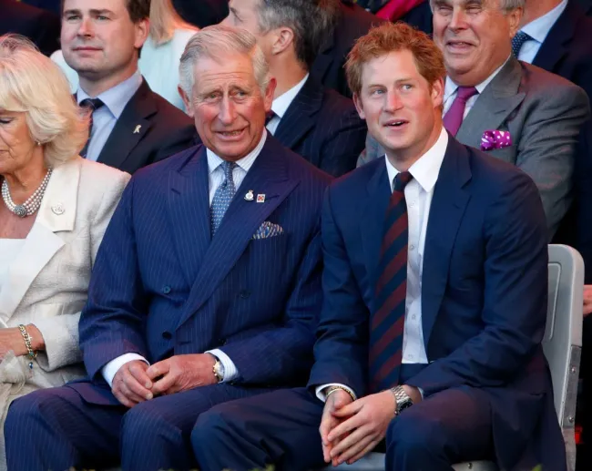 El Príncipe Harry y el Rey Carlos III.
