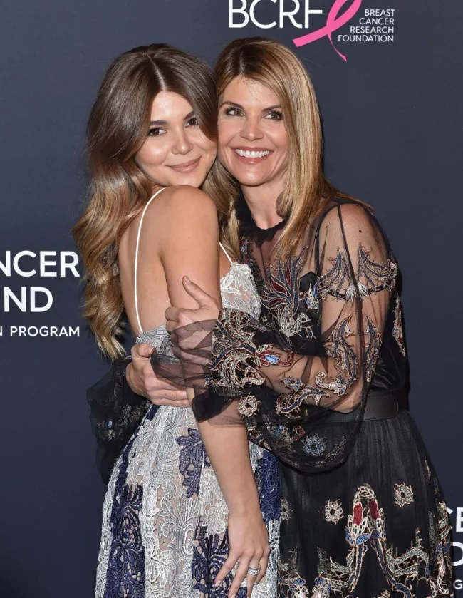 Lori Loughlin y su hija Olivia Jade Giannulli en 2018