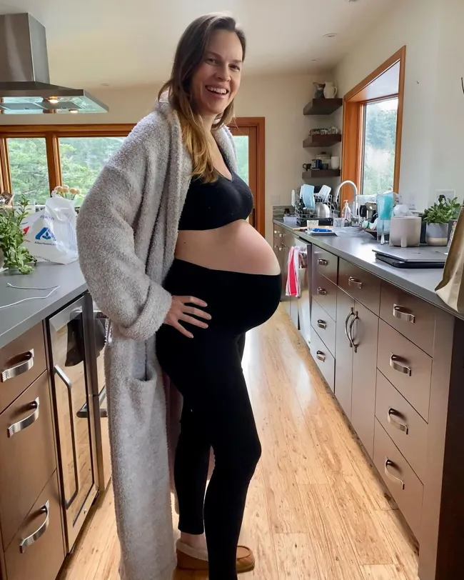 Hilary Swank embarazada.