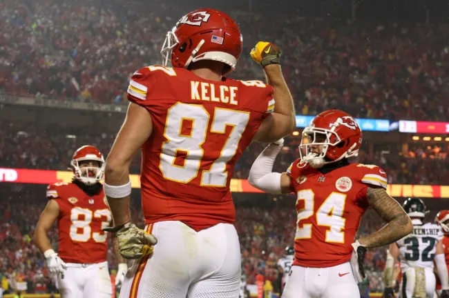 Travis Kelce con su uniforme de Chiefs