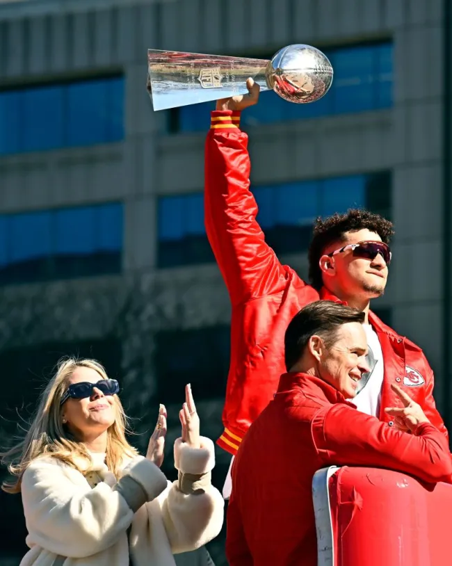 Patrick Mahomes en el desfile del Super Bowl 2024 en Kansas City