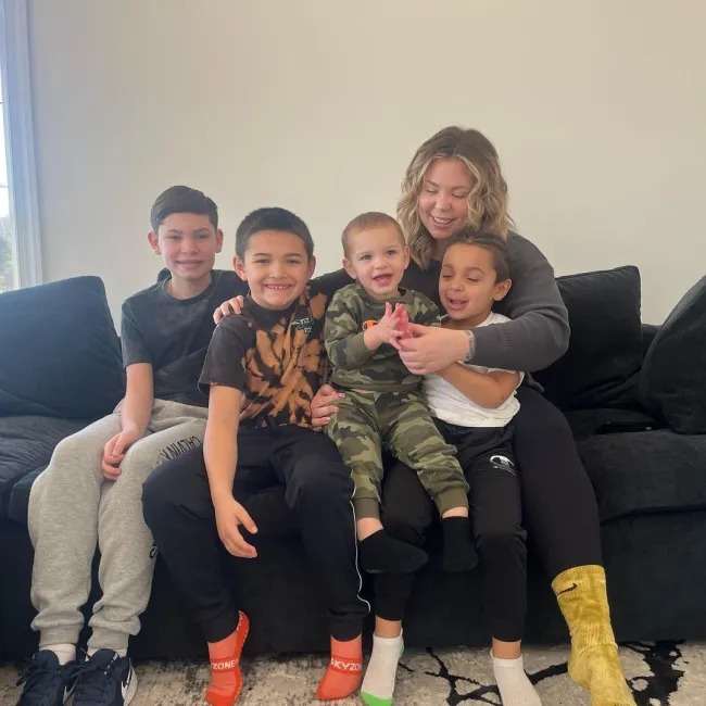 Kailyn Lowry y algunos de sus hijos.