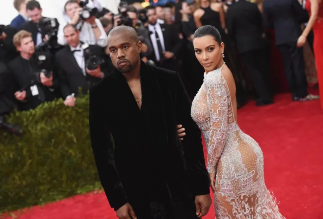 Kanye West y Kim Kardashian Met Gala 2015