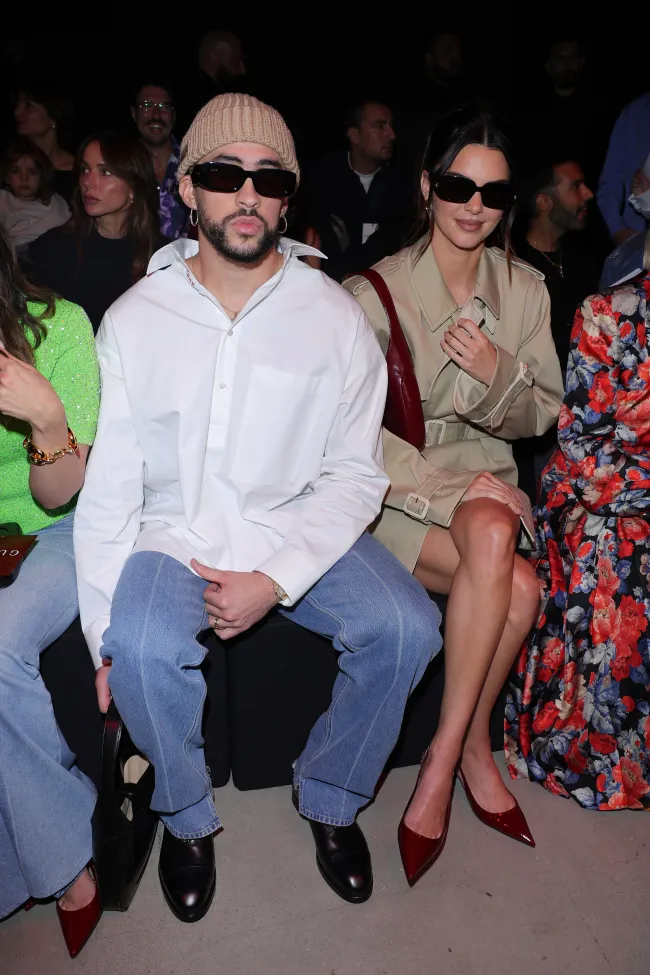 Kendall Jenner y Bad Bunny en Gucci Ancora durante la Semana de la Moda de Milán en 2023.