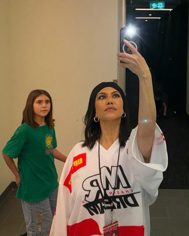 Una selfie en el espejo de Kourtney Kardashian y Penélope Disick