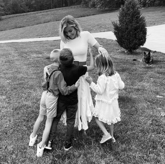 Kristin Cavallari posando con sus hijos