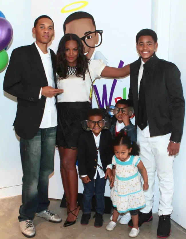 Tameka Foster con sus hijos.