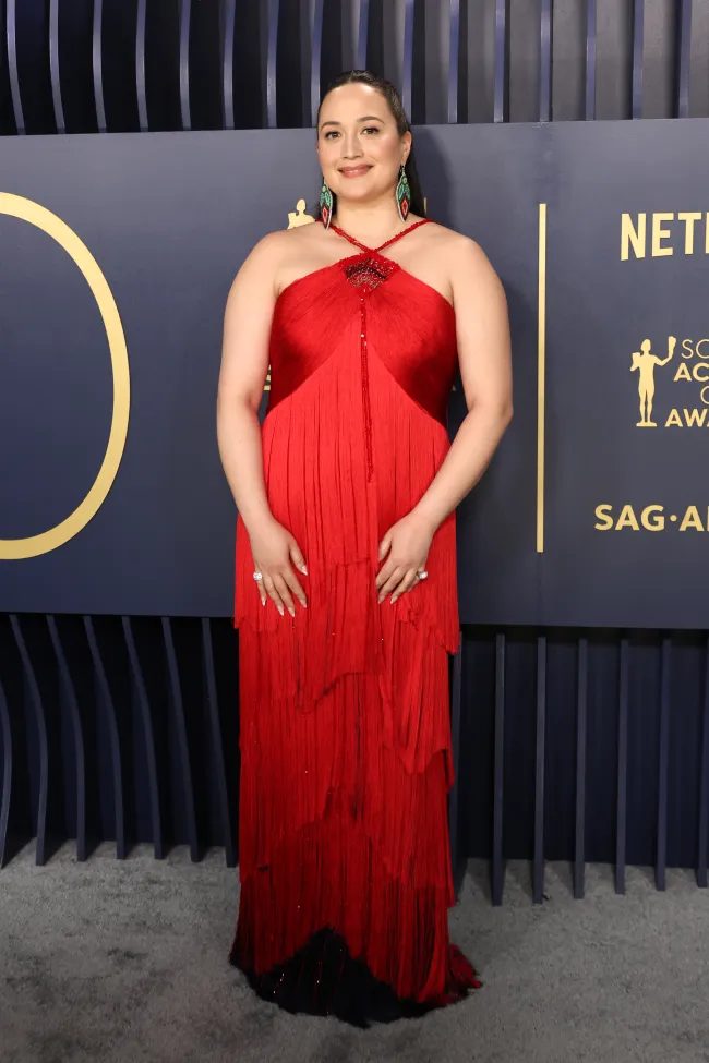 Lily Gladstone asiste a la 30ª edición anual de los premios Screen Actors Guild Awards