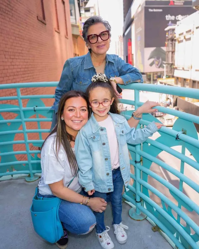 Caroline y Lauren Manzo con su hija.