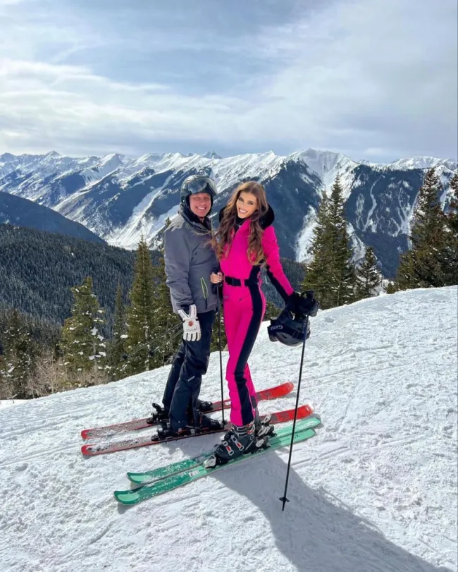 Lenny Hochstein y Katharina Mazepa esquiando.
