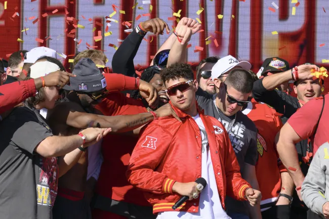 Patrick Mahomes en el desfile de los Kansas City Chiefs.