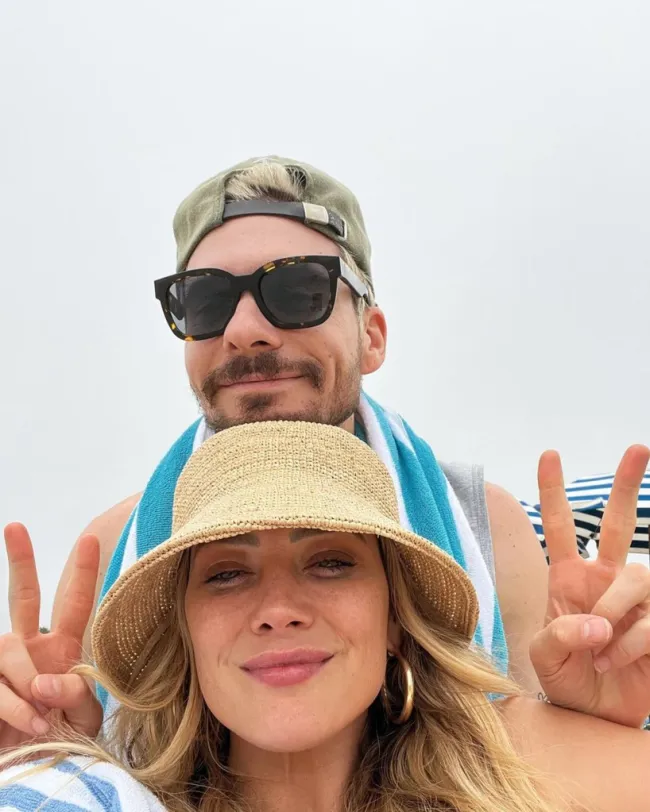 Matthew Koma Publica Fotos De Su Esposa Hilary Duff Siendo ‘salvada Por Sus Ex En Un Divertido 6959