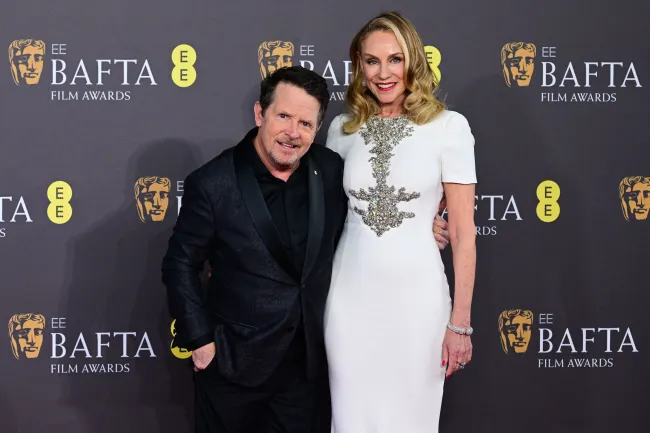 Michael J. Fox y Tracy Pollan en los BAFTA.