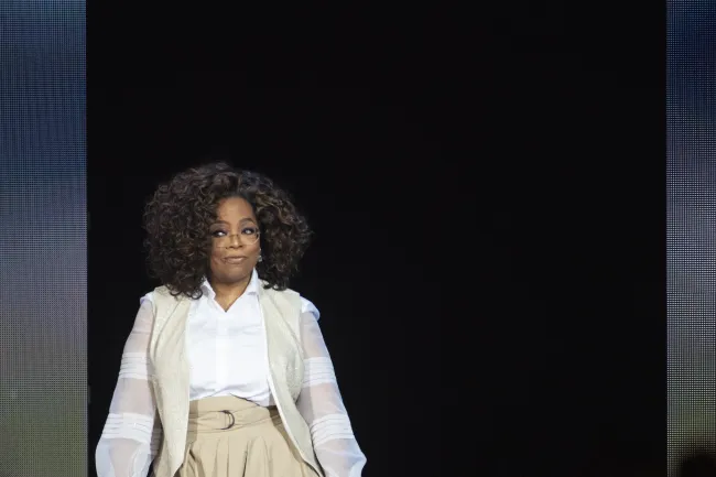 Oprah Winfrey hablando durante su gira 2020 Vision: Your Life in Focus Tour en 2020.