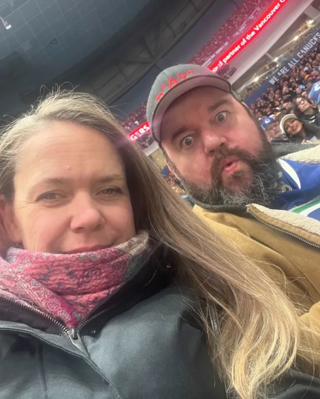 selfie de chris gauthier y su esposa erin