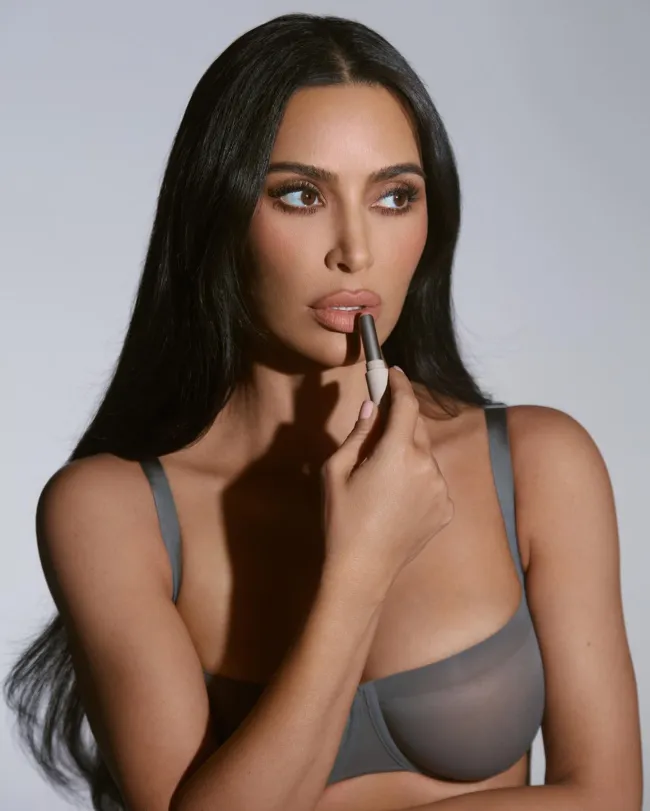 Anuncios de maquillaje de Kim Kardashian