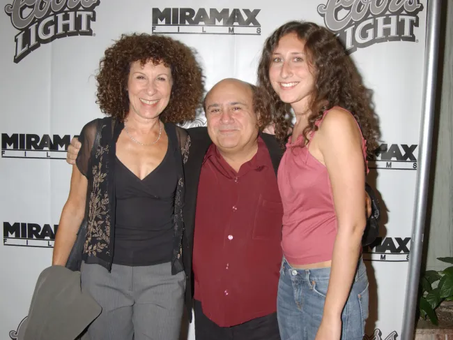 Danny DeVito y su esposa Rhea Pearlman y su hija Gracie