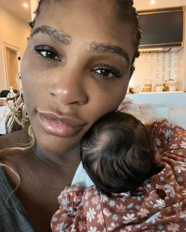 Serena Williams selfie con la nuca de su bebé