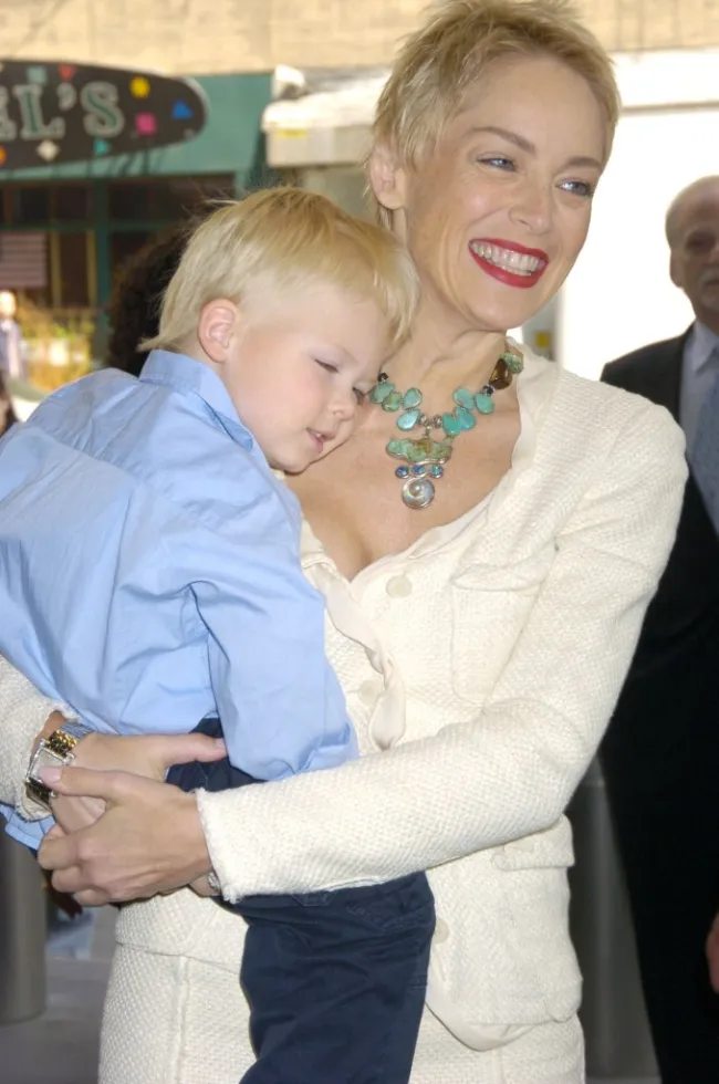 Sharon Stone con Roan cuando era niño.