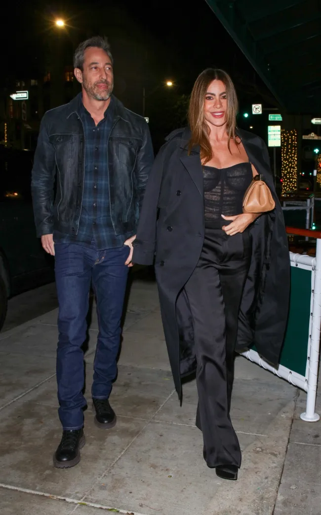 Sofía Vergara y Justin Saliman tienen una cita nocturna en Beverly Hills.