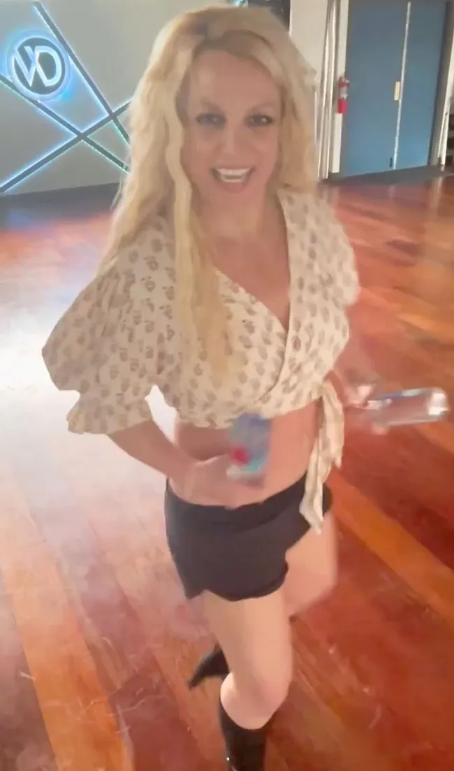 Britney Spears bailando