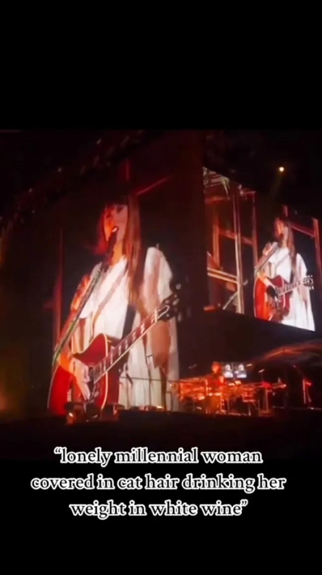 Taylor Swift actuando en el Eras Tour.