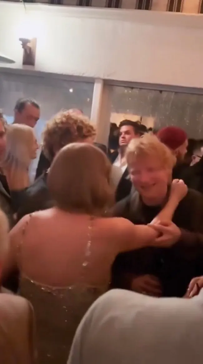 Taylor Swift y Ed Sheeran en la fiesta posterior de los Grammy 2024.