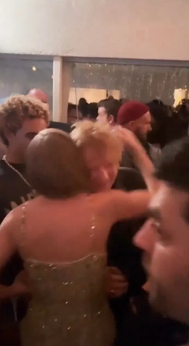 Taylor Swift y Ed Sheeran en la fiesta posterior de los Grammy 2024.