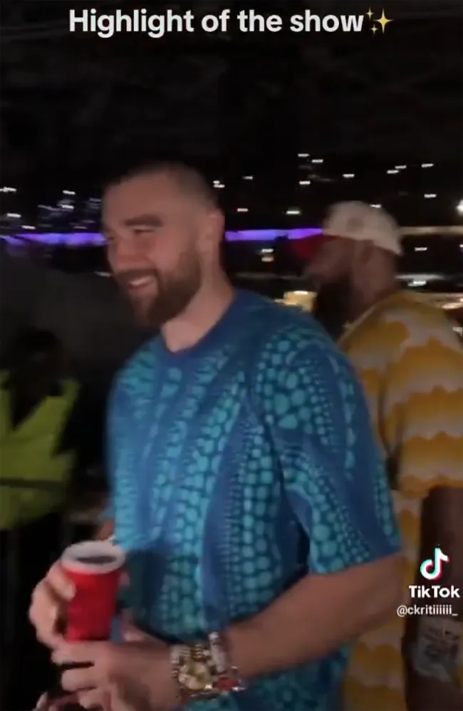 Travis Kelce bailando