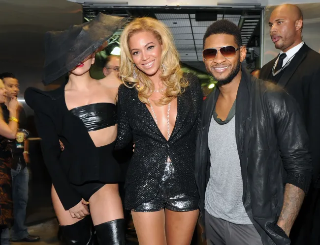 Usher y Beyoncé en los Grammy 2011.
