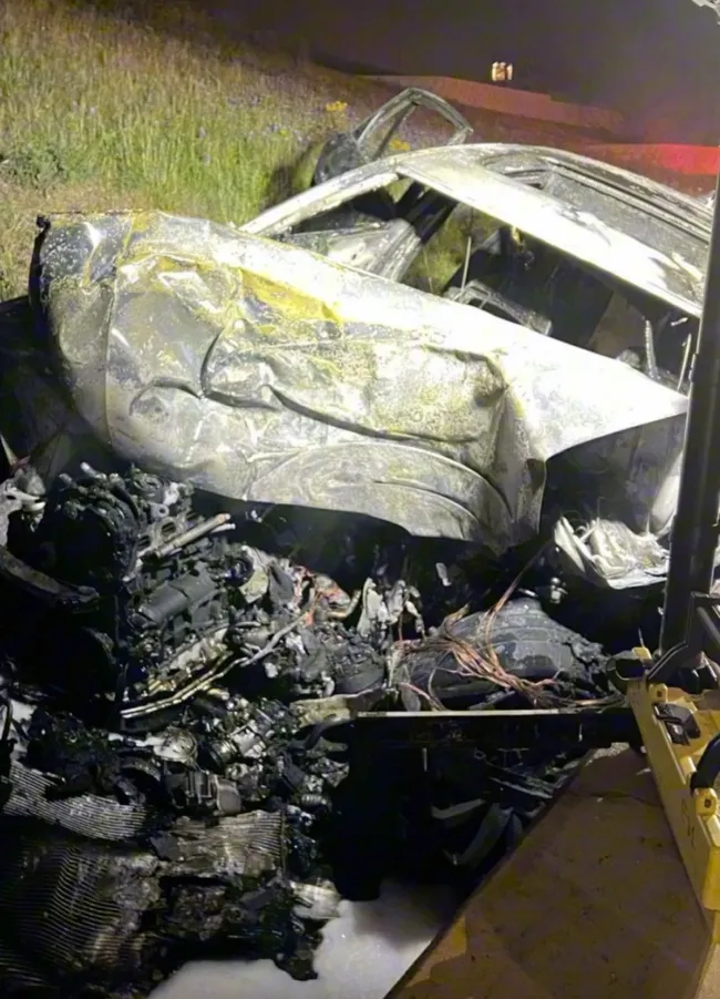 El coche quemado de Nelson Thomas.