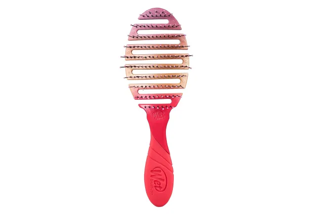 Un cepillo para el cabello con degradado rosa y naranja.