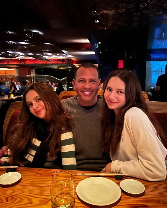 Alex Rodríguez con sus hijas.