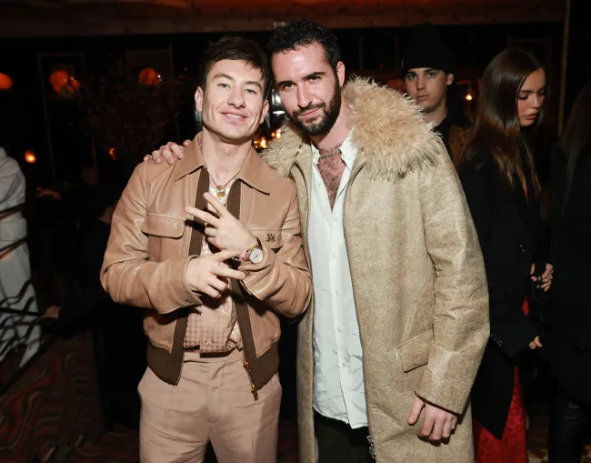 Barry Keoghan y Jordan Firstman asisten a Vanity Fair e Instagram Celebrate Vanities: A Night for Young Hollywood en Bar Marmont el 6 de marzo de 2024 en Los Ángeles, California.
