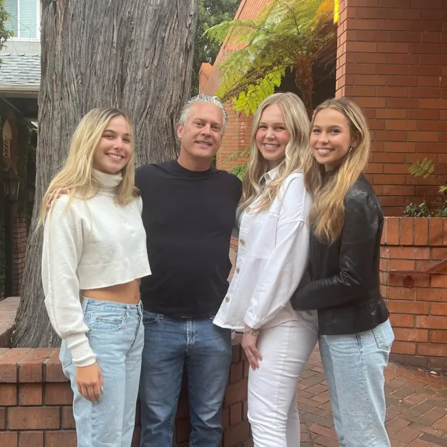 David Beador posando con sus hijas.
