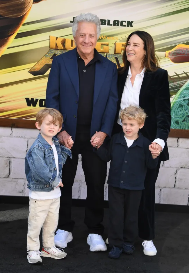 Dustin Hoffman, Lisa Hoffman y sus dos nietos